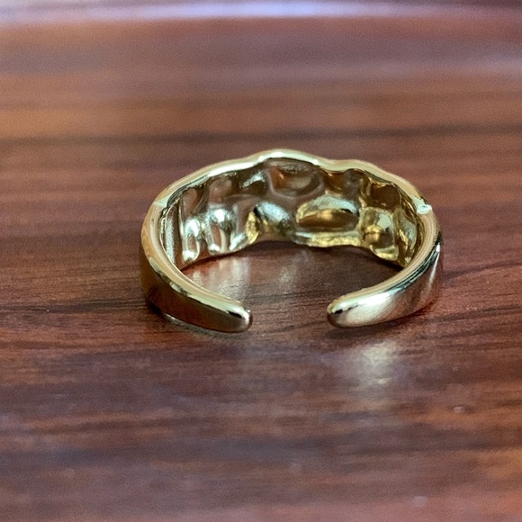 18K Gold Plated Titanium Steel Textured Ring Size 8 - Picture 3 of 6